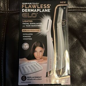 Brand New Flawless Dermaplane GLO FACIAL EXFOLIATOR